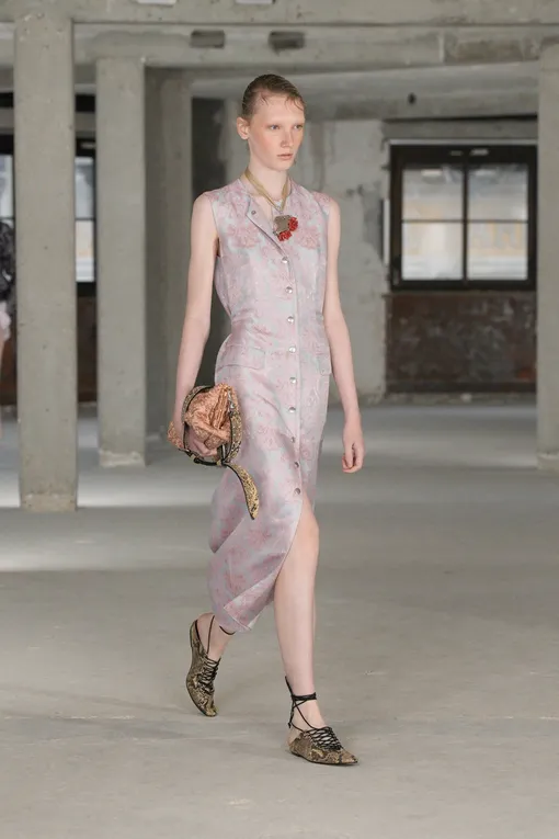 Dries Van Noten весна-лето 2025 Dries Van Noten весна-лето 2025