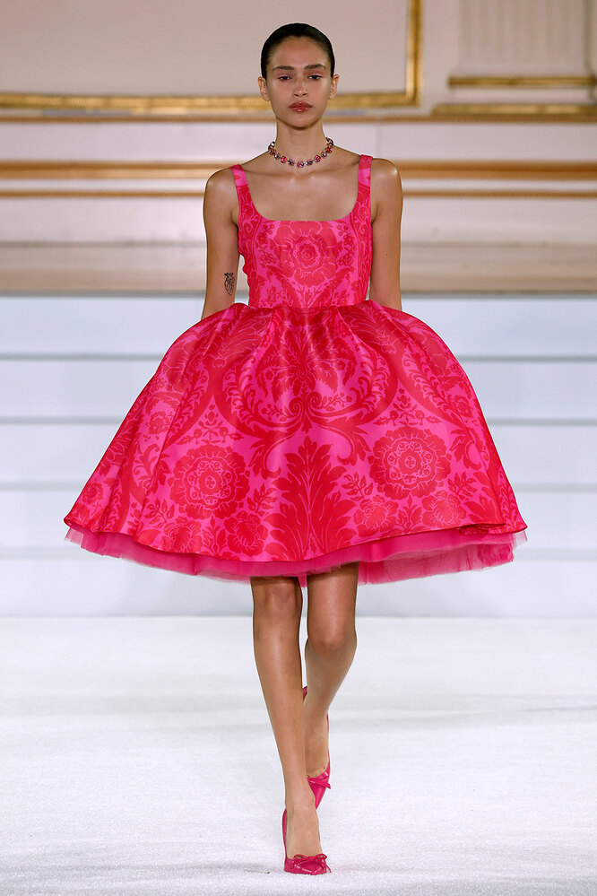 CAROLINA HERRERA осень-зима 2023/24