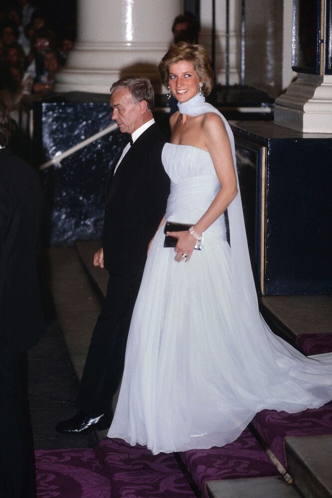 Принцесса Диана в платье Catherine Walker, 1989