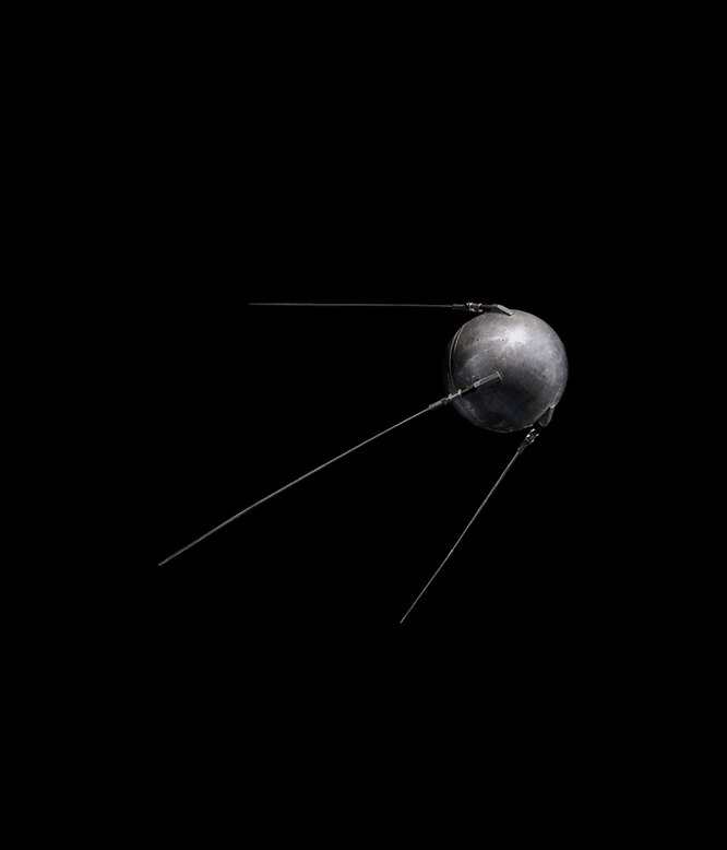 Danila Tkachenko, Lost Horizon. Model of the first artificial satellite of Earth, 2016 (Pechersky Gallery)