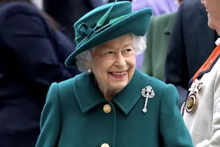 В канун Нового года Елизавета II неожиданно удостоила Камиллу Паркер-Боулз самым почетным званием