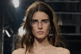 Самая модная укладка нового сезона — отсутствие укладки. Спасибо за это Prada Самая модная укладка нового сезона — отсутствие укладки. Спасибо за это Prada
