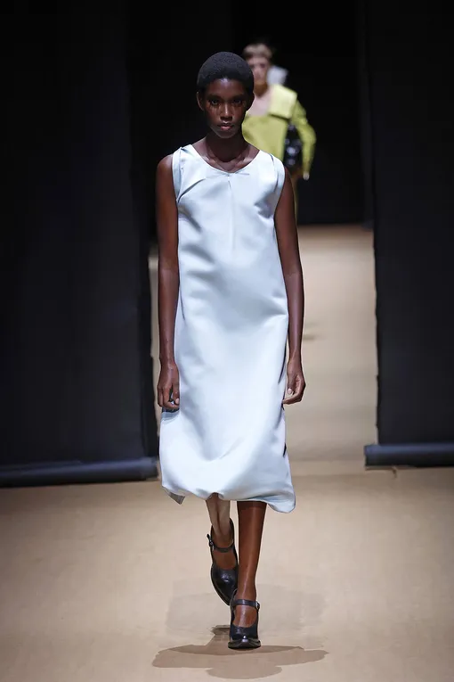 Prada весна-лето 2023