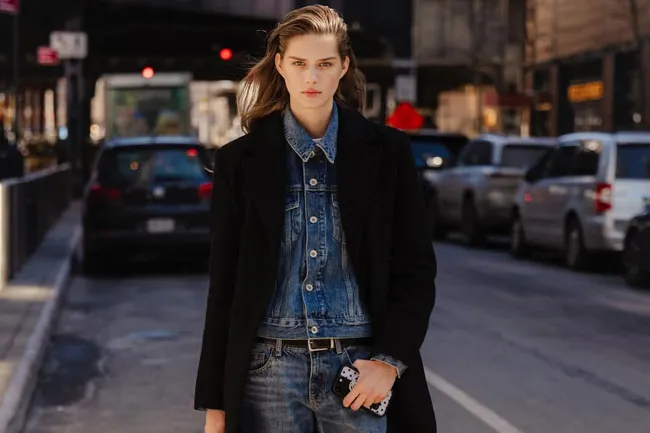 Как носить джинсовую куртку ранней весной