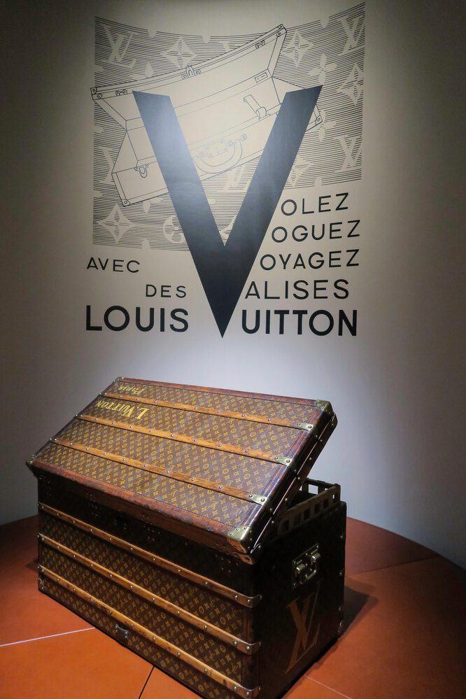 Сундук Louis Vuitton а выставке в Нью-Йорке