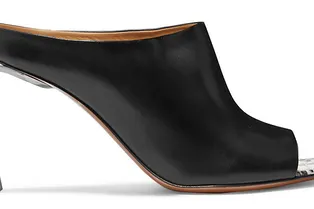 9 самых интересных пар открыто-закрытой обуви к сентябрю