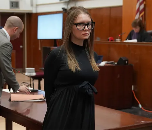 Анна Сорокина (Делви) в зале суда Нью-Йорка, 2019