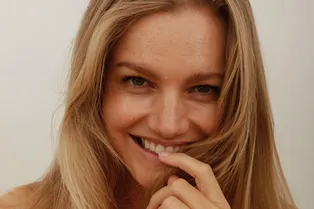 9 продуктов, которые вредят здоровью зубов