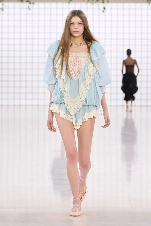 Chloé весна-лето 2025
