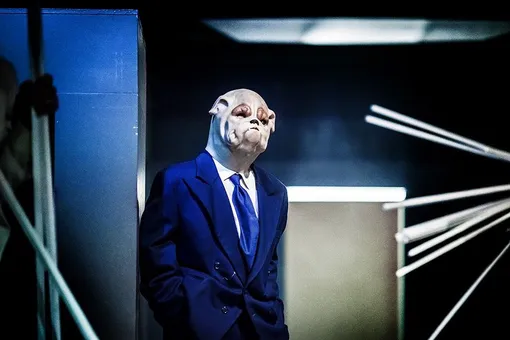 Сцена из спектакля Максима Диденко «Хармс. Мыр» в «Гоголь-центре»