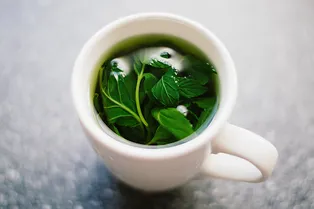 Не только успокоить нервы: 6 причин начать пить чай с мятой