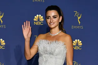 13 самых роскошных нарядов 70-й церемонии вручения премии «Эмми-2018»