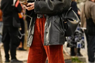 Брюки из этого материала заменят нам джинсы ранней весной