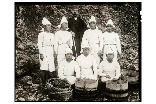 Мистер Микимото и девушки-ныряльщицы за устрицами, 1921 год Мистер Микимото и девушки-ныряльщицы за устрицами, 1921 год
