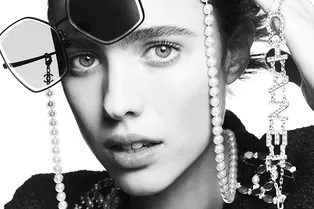 Маргарет Куэлли — лицо новой коллекции Chanel Eyewear
