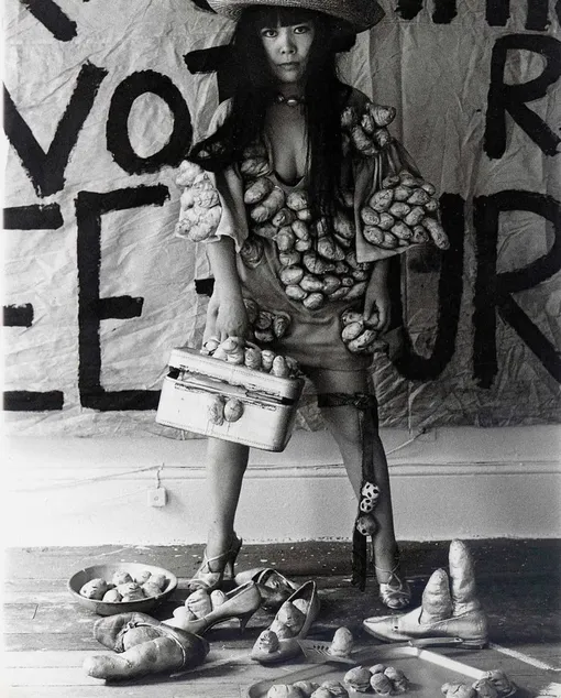 Яеи Кусама, серия «Food Obsession», 1969 год Яеи Кусама, серия «Food Obsession», 1969 год