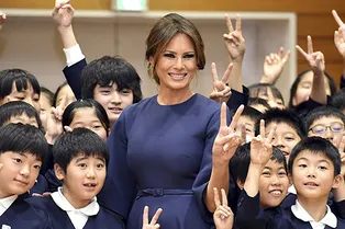 Курс на Восток: Мелания Трамп в платье-кимоно