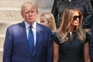 Ивану Трамп похоронили на территории гольф-клуба ее бывшего мужа. Экс-президента обвиняют в стремлении уйти от налогов