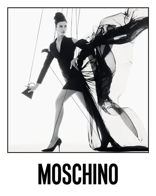 Ирина Шейк в рекламной кампании Moschino весна-лето 2021 Ирина Шейк в рекламной кампании Moschino весна-лето 2021