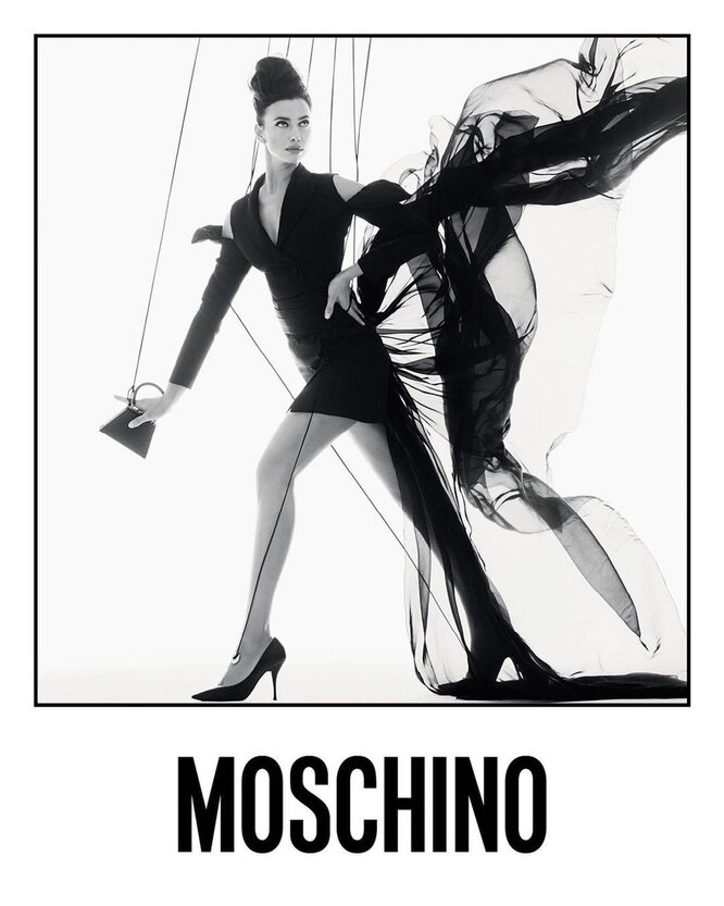 Ирина Шейк в рекламной кампании Moschino весна-лето 2021