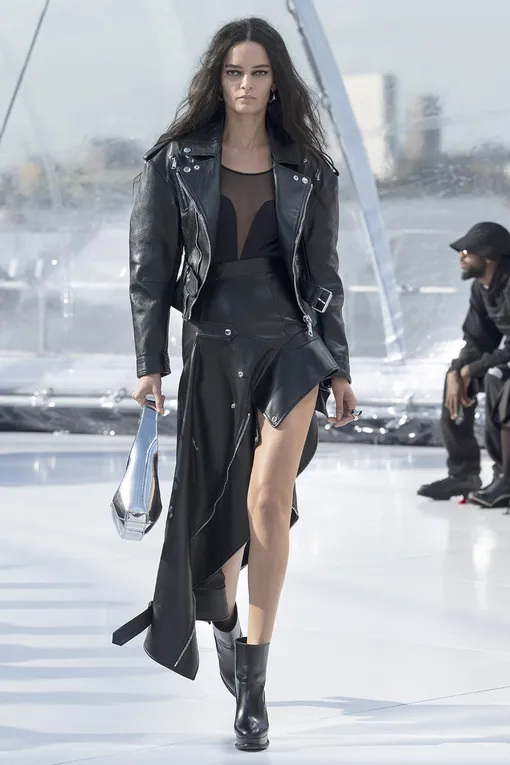 Alexander McQueen весна-лето 2023 Alexander McQueen весна-лето 2023