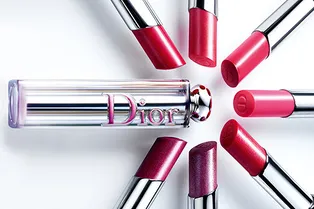 Румяна-буковки, одноразовый пилинг и другие бьюти-новинки