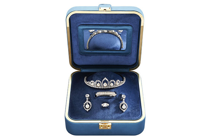 Королевская роскошь: новая коллекция бижутерии Miu Miu The Queen's Jewels