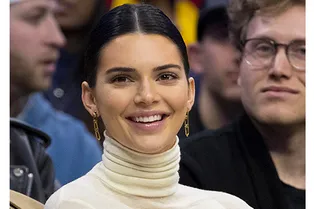 Спортивный низ и деловой верх: Кендалл Дженнер сочетает самые трендовые вещи сезона