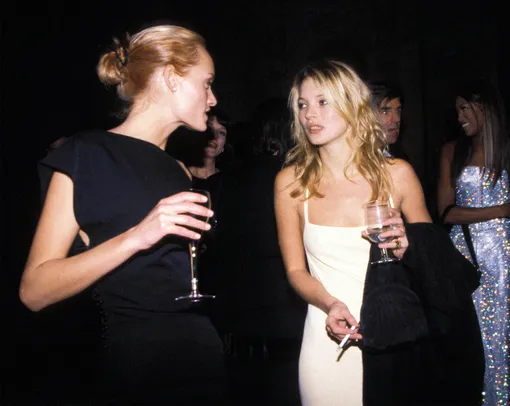 Эмбер Валлетта и Кейт Мосс, 1995 год