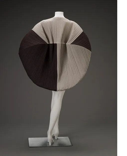 Платье, Issey Miyake, 1990 Платье, Issey Miyake, 1990