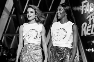Супермодели всех поколений на благотворительном показе Fashion For Relief в Каннах Супермодели всех поколений на благотворительном показе Fashion For Relief в Каннах