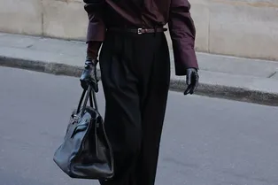 Черные шерстяные брюки — самая практичная пара в гардеробе. 7 стильных вариантов Черные шерстяные брюки — самая практичная пара в гардеробе. 7 стильных вариантов