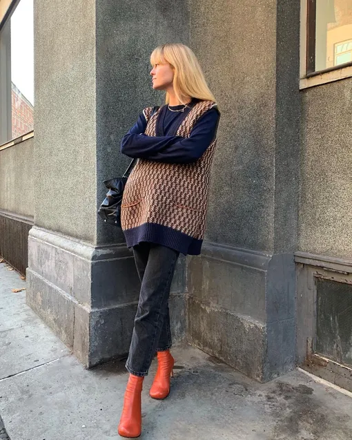 Вязаный жилет