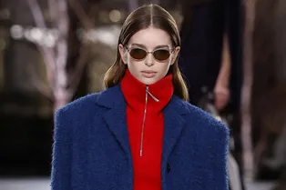 Шарф не нужен: 7 стильных свитеров с молнией на воротнике Шарф не нужен: 7 стильных свитеров с молнией на воротнике