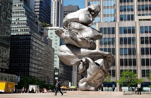 Cкульптура Урса Фишера «Большая глина №4» в Нью-Йорке, 2015