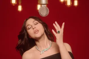 Танцуйте с Моникой Беллуччи, Мелани Лоран и Лили Коллинз под новогодний фильм Cartier