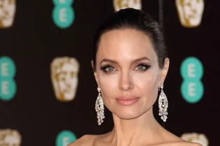 Теперь блондинка: Анджелина Джоли кардинально сменила имидж