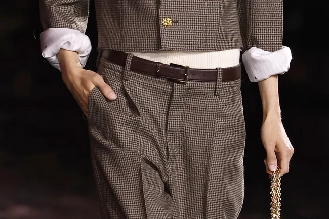 Какие фасоны брюк будут в моде в 2026 году