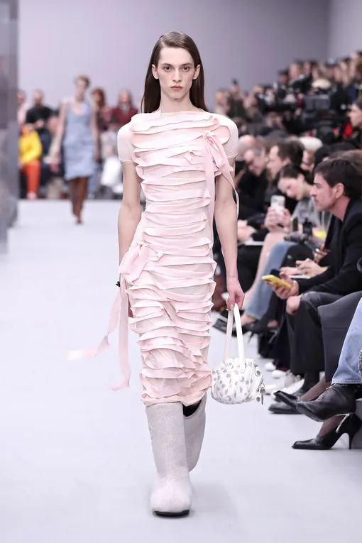 Acne Studios осень-зима 2025/26 Acne Studios осень-зима 2025/26