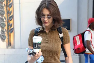 Джинсовые микрошорты и грубые ботинки: Белла Хадид знает, как подчеркнуть стройные ноги