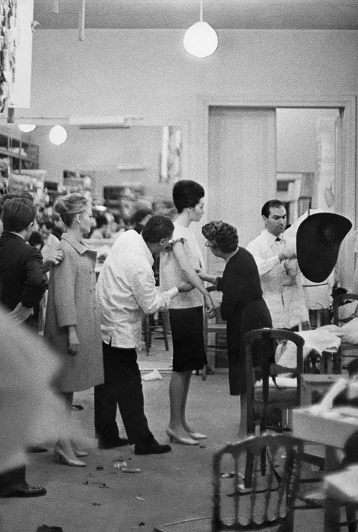 Кристобаль Баленсиага в ателье