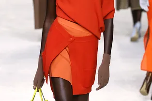 Модная шпаргалка: 5 беспроигрышных способов носить яркие цвета летом-2024