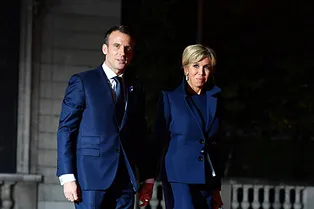 И снова мини: 65-летняя Брижит Макрон на ужине в Музее д'Орсэ