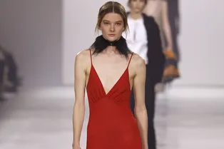 (Не)дебютная коллекция: каким получился первый показ Марии Грации Кьюри в Fendi