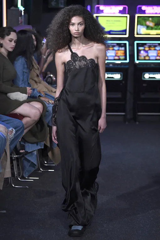 JW Anderson весна-лето 2023 JW Anderson весна-лето 2023