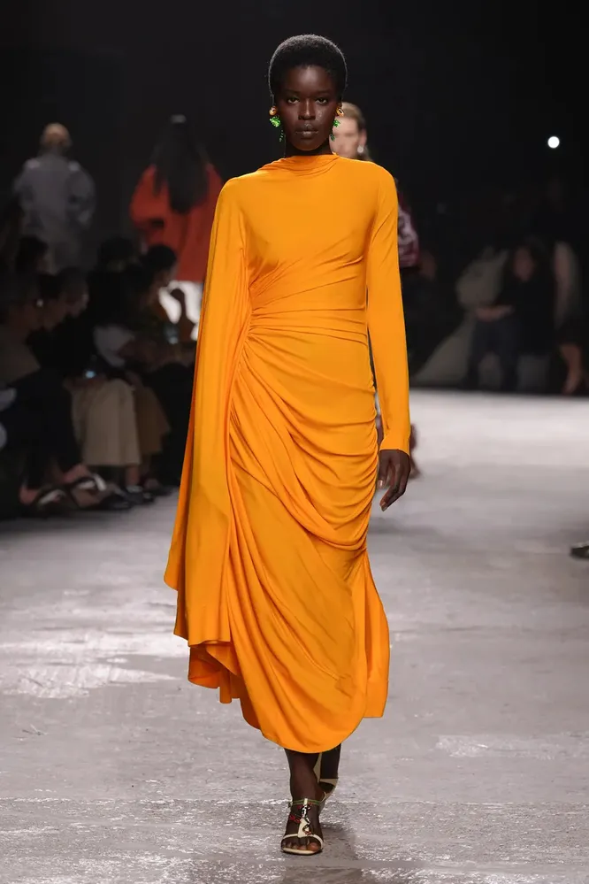 Bottega Veneta весна-лето 2025