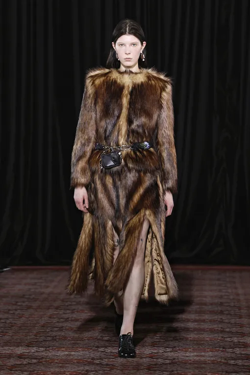 Simone Rocha осень-зима 2025/26 Simone Rocha осень-зима 2025/26
