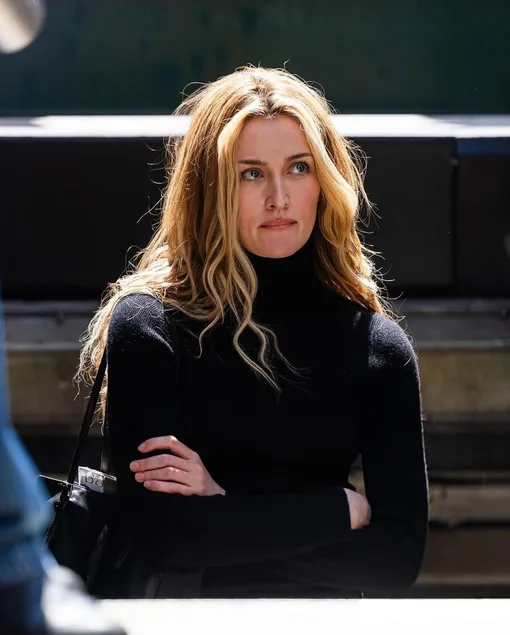 Сара Пиджон на съемках сериала «Американская история любви»