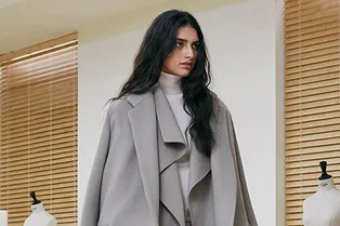 Мечта минималиста: монохром, кожа и чистые линии в лукбуке Totême