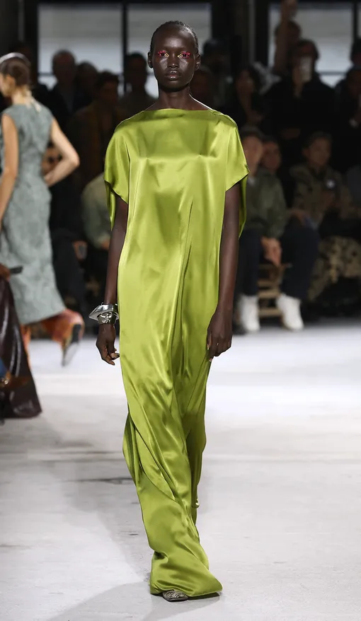 Dries Van Noten весна-лето 2025 Dries Van Noten весна-лето 2025